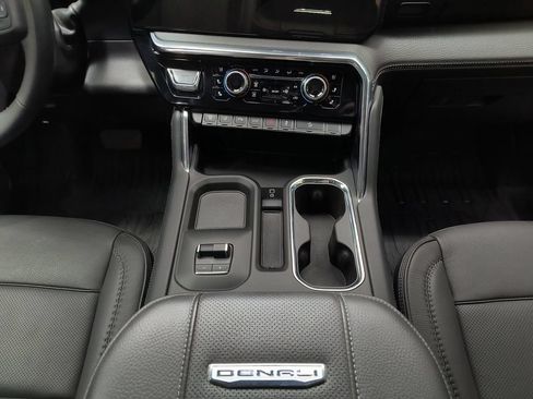 Used 2024 GMC Sierra 2500 Denali w/ Denali Reserve Package AWD/4WD image 13