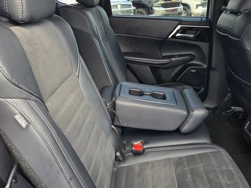 Used 2025 Mitsubishi Outlander SE FWD image 52