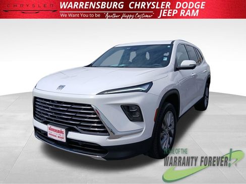 Used 2025 Buick Enclave Preferred AWD/4WD image 9