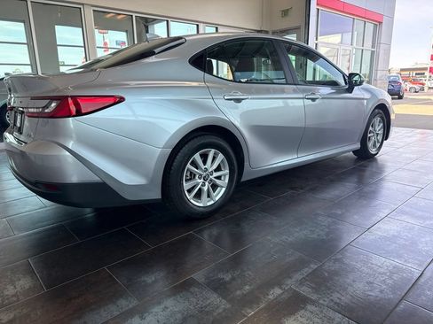 Used 2025 Toyota Camry LE AWD/4WD image 9