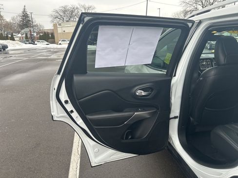 Used 2019 Jeep Cherokee Limited w/ Technology Group image 16