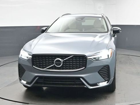 Used 2023 Volvo XC60 B5 Plus w/ Climate Package image 3