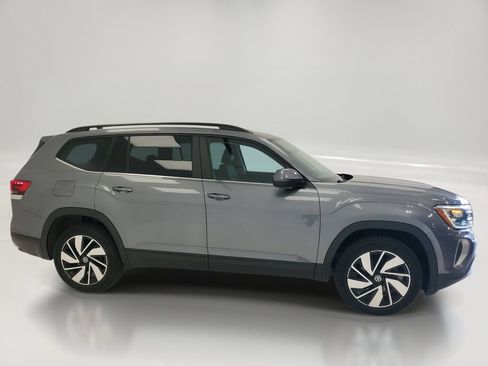 Used 2025 Volkswagen Atlas SE AWD/4WD image 4