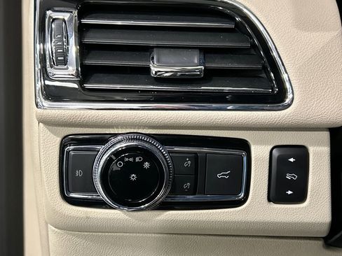 Certified 2021 Lincoln Navigator L Reserve w/ Luxury Package AWD/4WD image 20