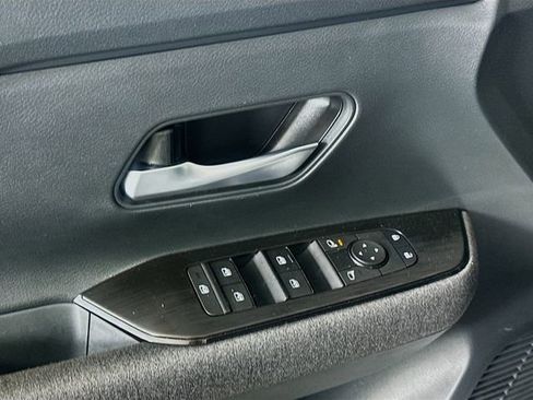 Used 2025 Nissan Kicks SV AWD/4WD image 19