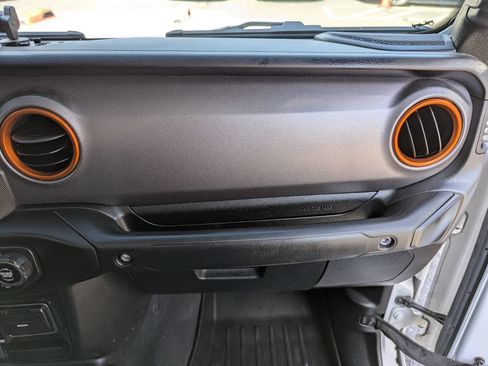 Used 2021 Jeep Gladiator Mojave w/ LED Lighting Group AWD/4WD image 33