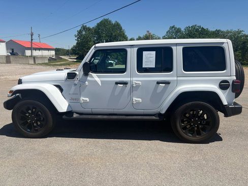 Used 2023 Jeep Wrangler Unlimited Sahara w/ Cold Weather Group AWD/4WD image 6