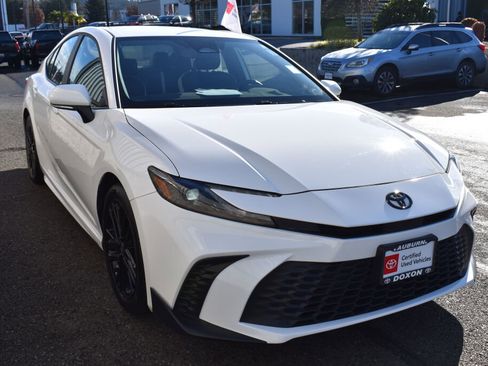 Certified 2025 Toyota Camry SE w/ Convenience Package image 3