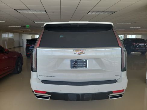 Used 2023 Cadillac Escalade Premium Luxury RWD image 7