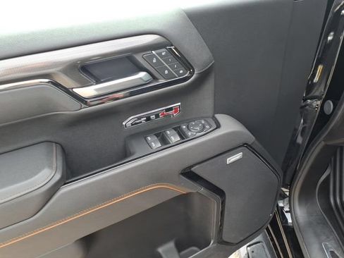 Used 2025 GMC Sierra 1500 AT4 w/ AT4 Premium Package AWD/4WD image 16