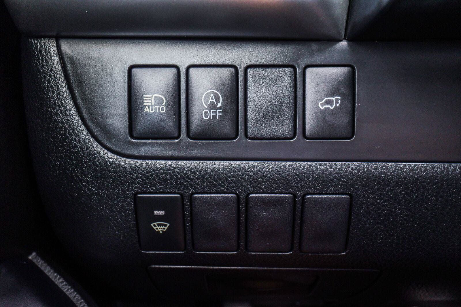 Used 2018 Toyota Highlander XLE AWD/4WD image 13