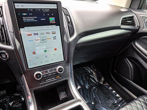 Used 2024 Ford Edge Titanium image 41