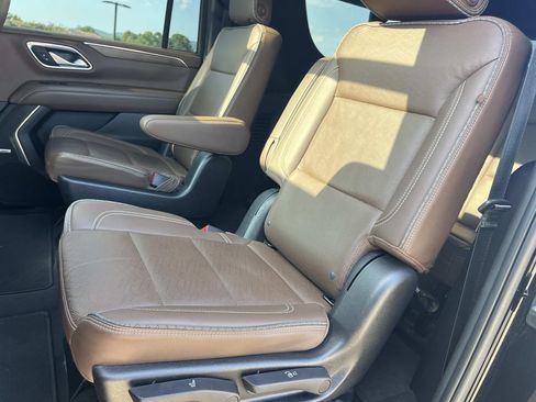 Used 2022 Chevrolet Suburban High Country AWD/4WD image 23
