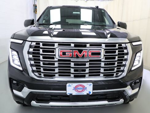Used 2025 GMC Yukon XL Denali w/ Denali Reserve Package AWD/4WD image 15