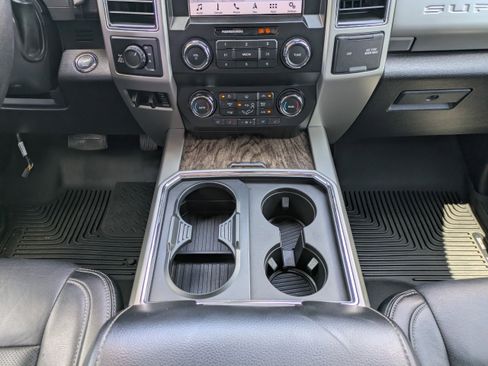 Used 2019 Ford F250 Lariat w/ Lariat Ultimate Package AWD/4WD image 18