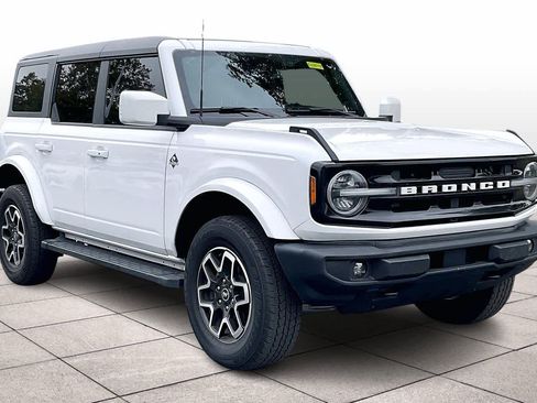 Used 2024 Ford Bronco Outer Banks image 2