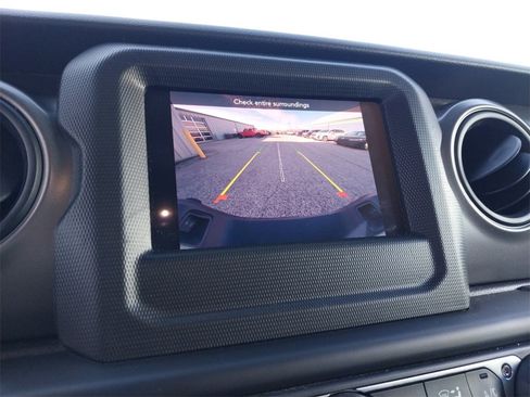 Used 2023 Jeep Gladiator Sport image 16