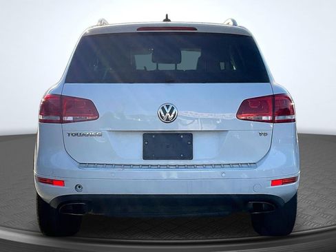 Used 2012 Volkswagen Touareg Sport image 4