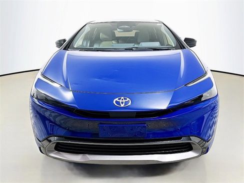Used 2023 Toyota Prius XLE image 2