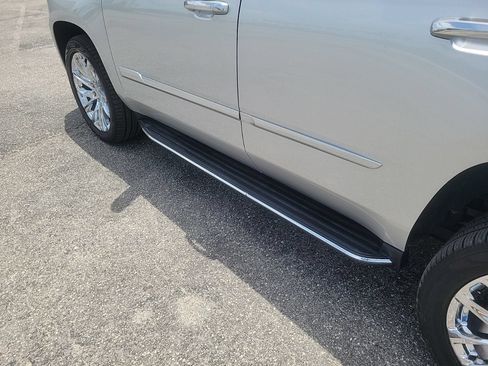 Certified 2020 Cadillac Escalade Luxury RWD image 11