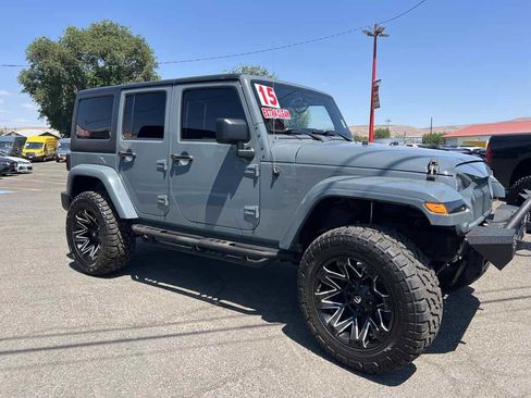 Used 2015 Jeep Wrangler Unlimited Sahara w/ Connectivity Group AWD/4WD image 4