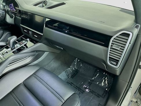 Certified 2023 Porsche Cayenne AWD/4WD image 30
