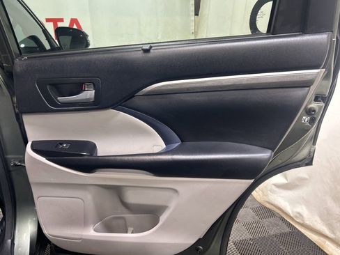 Used 2018 Toyota Highlander Limited Platinum image 14