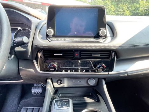 Used 2023 Nissan Rogue SV FWD image 12