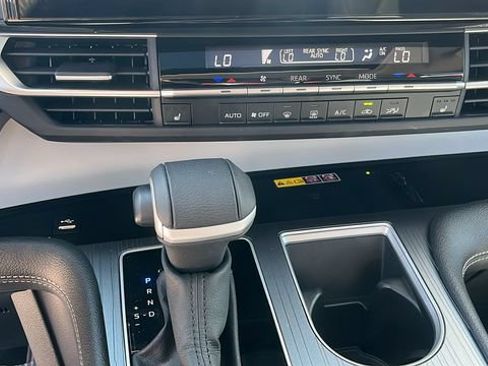 Used 2025 Toyota Sienna XLE FWD image 13