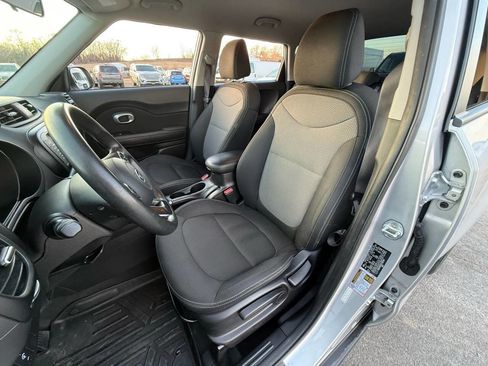 Used 2018 Kia Soul + image 19