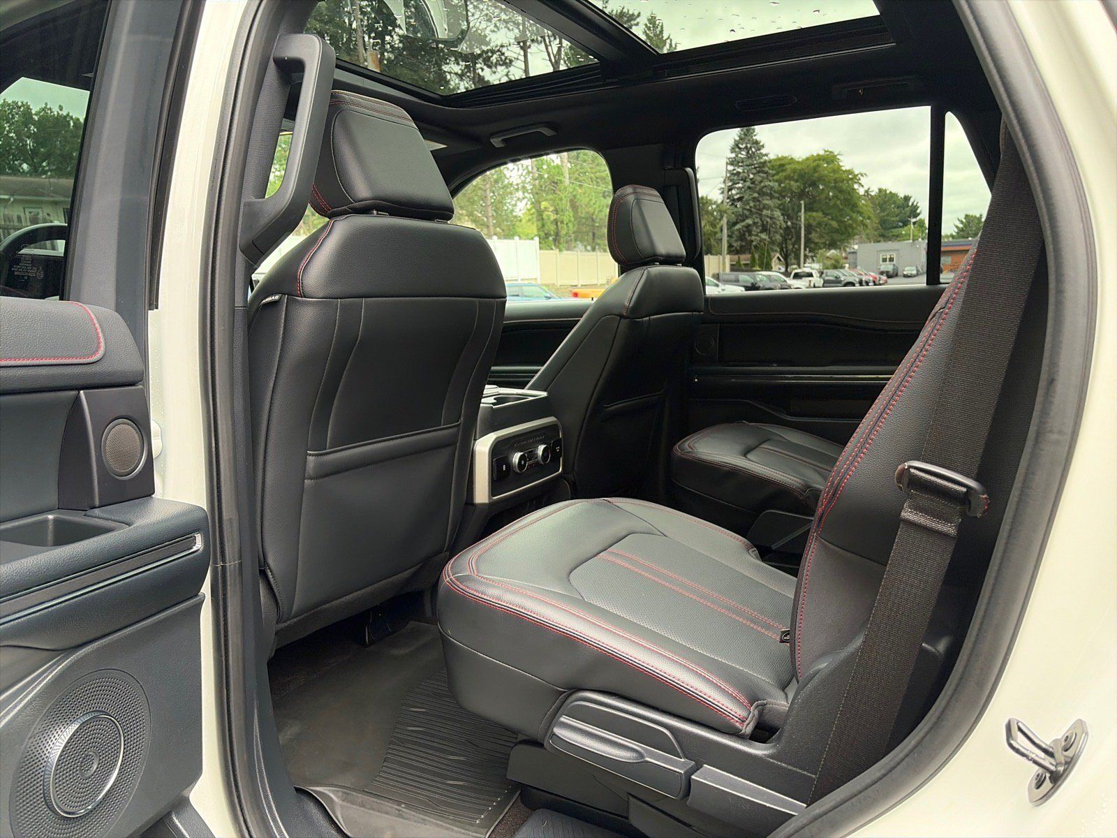 Used 2023 Ford Expedition Limited AWD/4WD image 10
