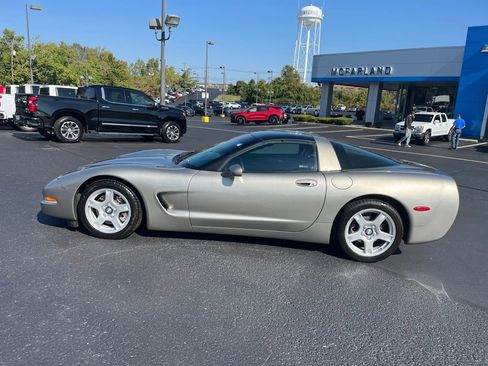 Used 1999 Chevrolet Corvette Coupe w/ Memory Pkg image 2