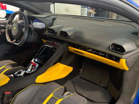 Used 2023 Lamborghini Huracan Tecnica image 16