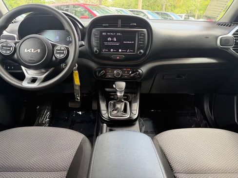 Used 2024 Kia Soul LX w/ Option Group 015 FWD image 12
