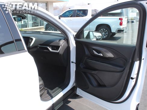 Used 2024 GMC Terrain SLT image 26