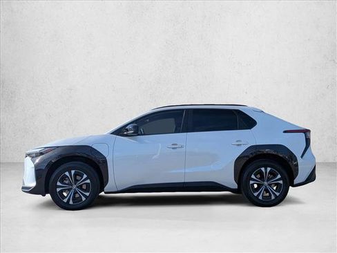 Used 2023 Toyota bZ4X XLE image 9