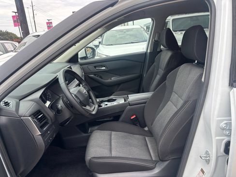 Used 2026 Nissan Rogue SV FWD image 29