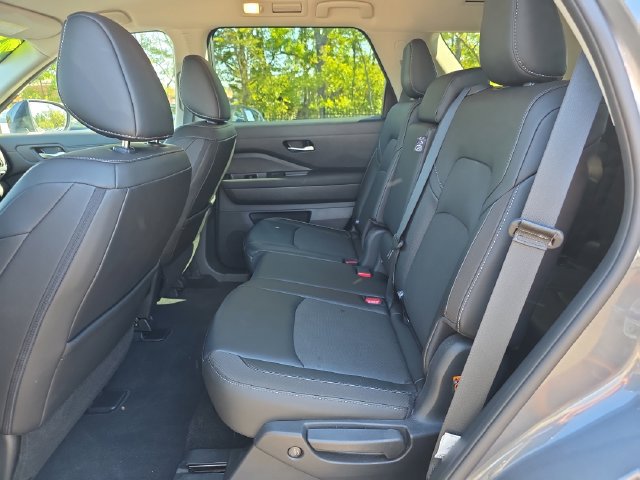 Used 2026 Nissan Pathfinder SL FWD image 11