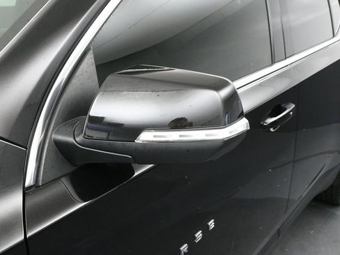 Used 2022 Chevrolet Traverse LT image 44