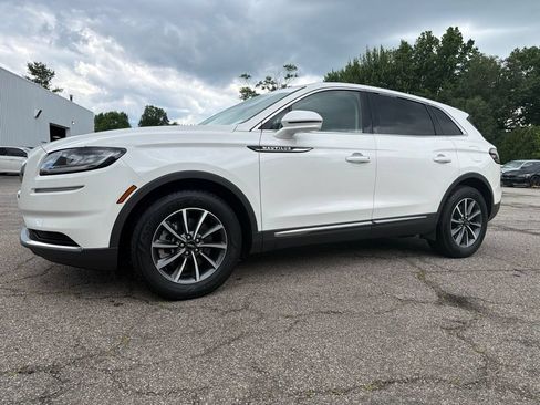 Used 2022 Lincoln Nautilus AWD image 4