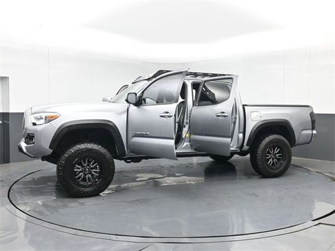 Used 2021 Toyota Tacoma TRD Off-Road image 51