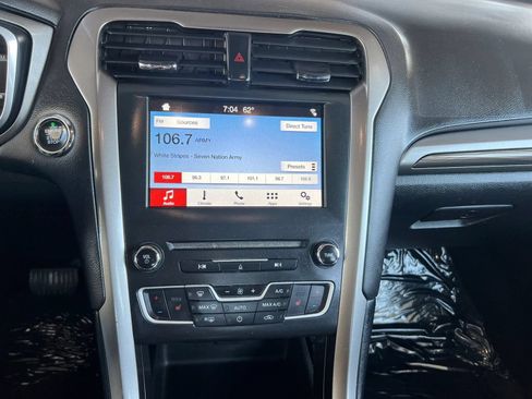 Used 2018 Ford Fusion SE w/ Equipment Group 602A FWD image 18
