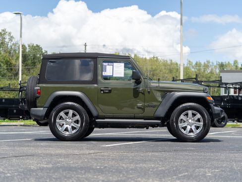 Used 2023 Jeep Wrangler Sport AWD/4WD image 5
