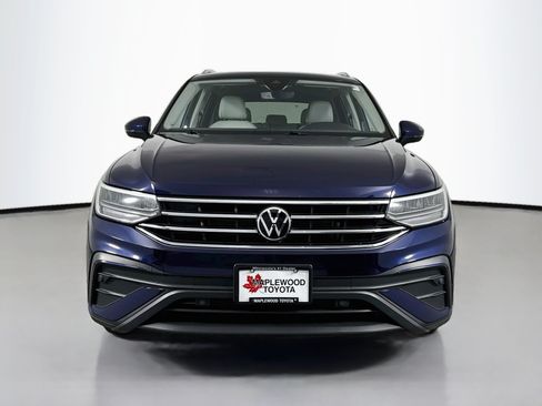 Used 2022 Volkswagen Tiguan SE w/ Panoramic Sunroof Package AWD/4WD image 2