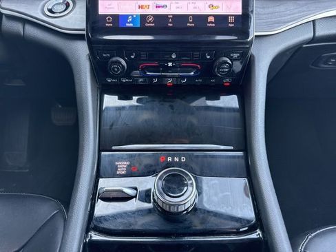 Used 2023 Jeep Grand Cherokee Limited w/ Black Appearance Package AWD/4WD image 16
