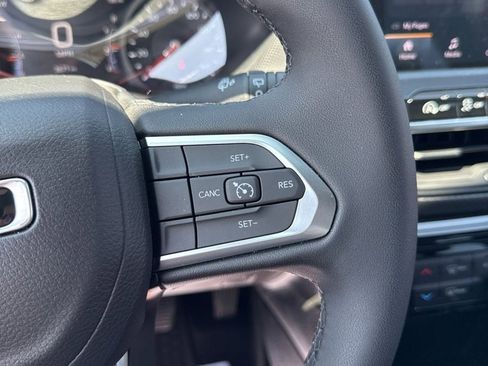 New 2026 Jeep Compass Latitude w/ Sun and Sound Group AWD/4WD image 23