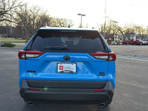 Used 2021 Toyota RAV4 XLE image 8