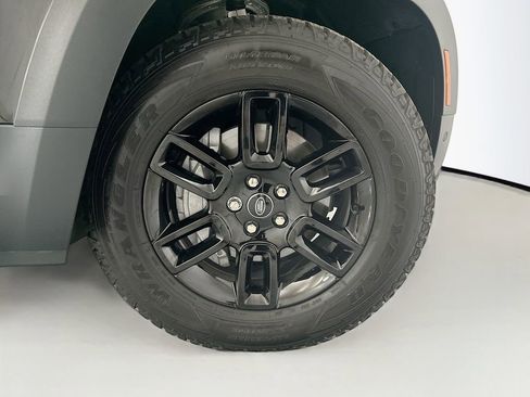 Used 2025 Land Rover Defender 110 S AWD/4WD image 31