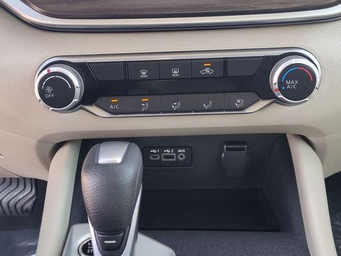 Used 2025 Nissan Altima 2.5 SV FWD image 18