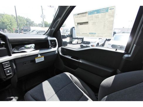 Used 2024 Ford F550 4x4 SuperCab Super Duty image 11